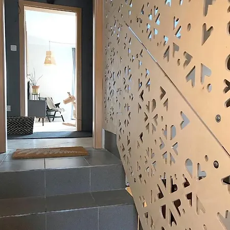 Lesnavesna Designer With A Garden Lejlighed *