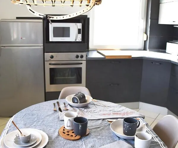 Lesnavesna Designer With A Garden Appartamento