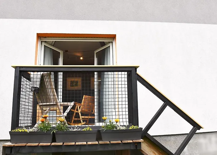 Lesnavesna Designer With A Garden Daire *